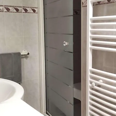 3 Pieces Confortable Avec Parking A Font-romeu - Fr-1-580-84